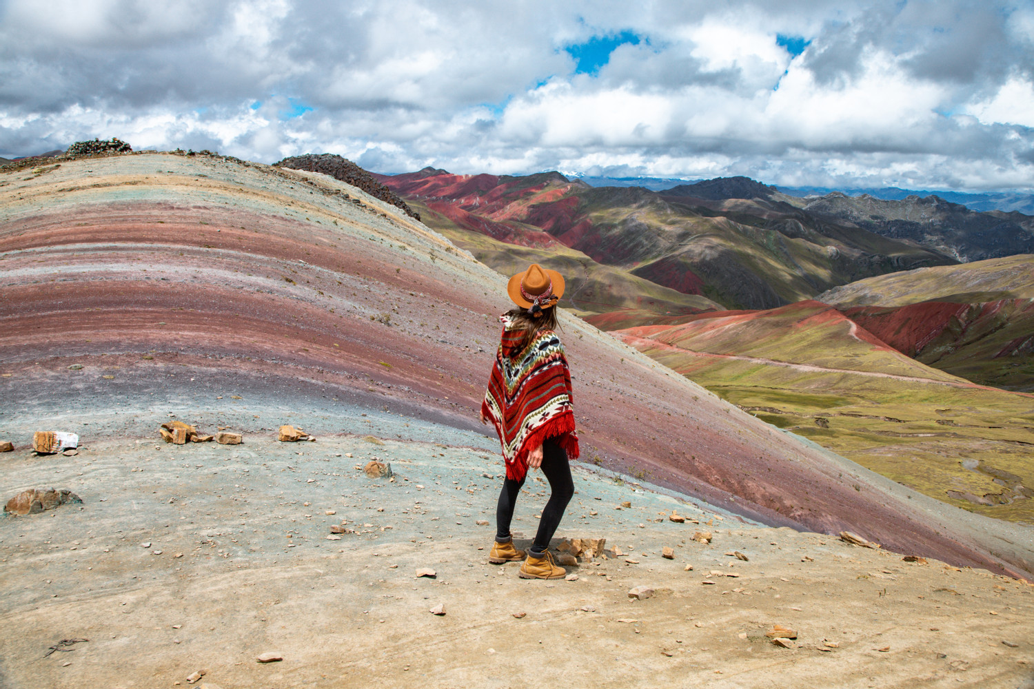 Photographer capturing Palcoyo's colors at dawn