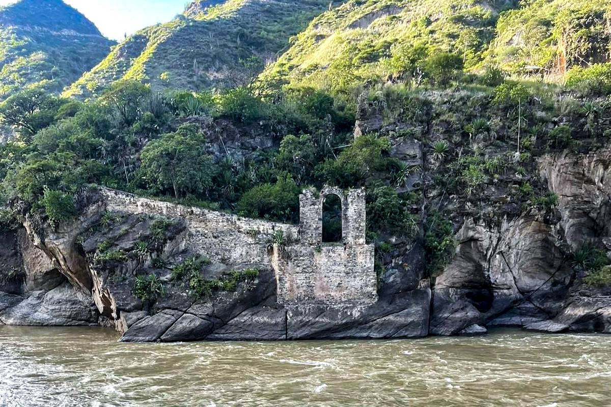 Unfinished colonial Carlos V bridge