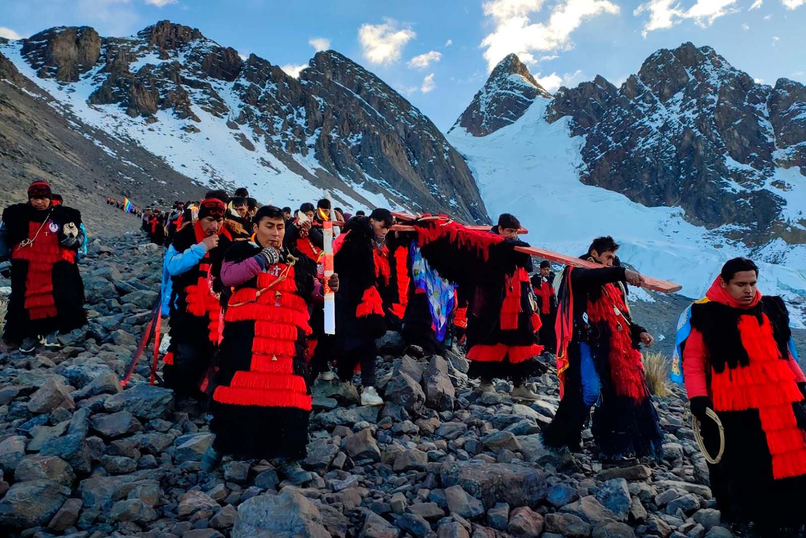 Rituales ancestrales en las montañas andinas