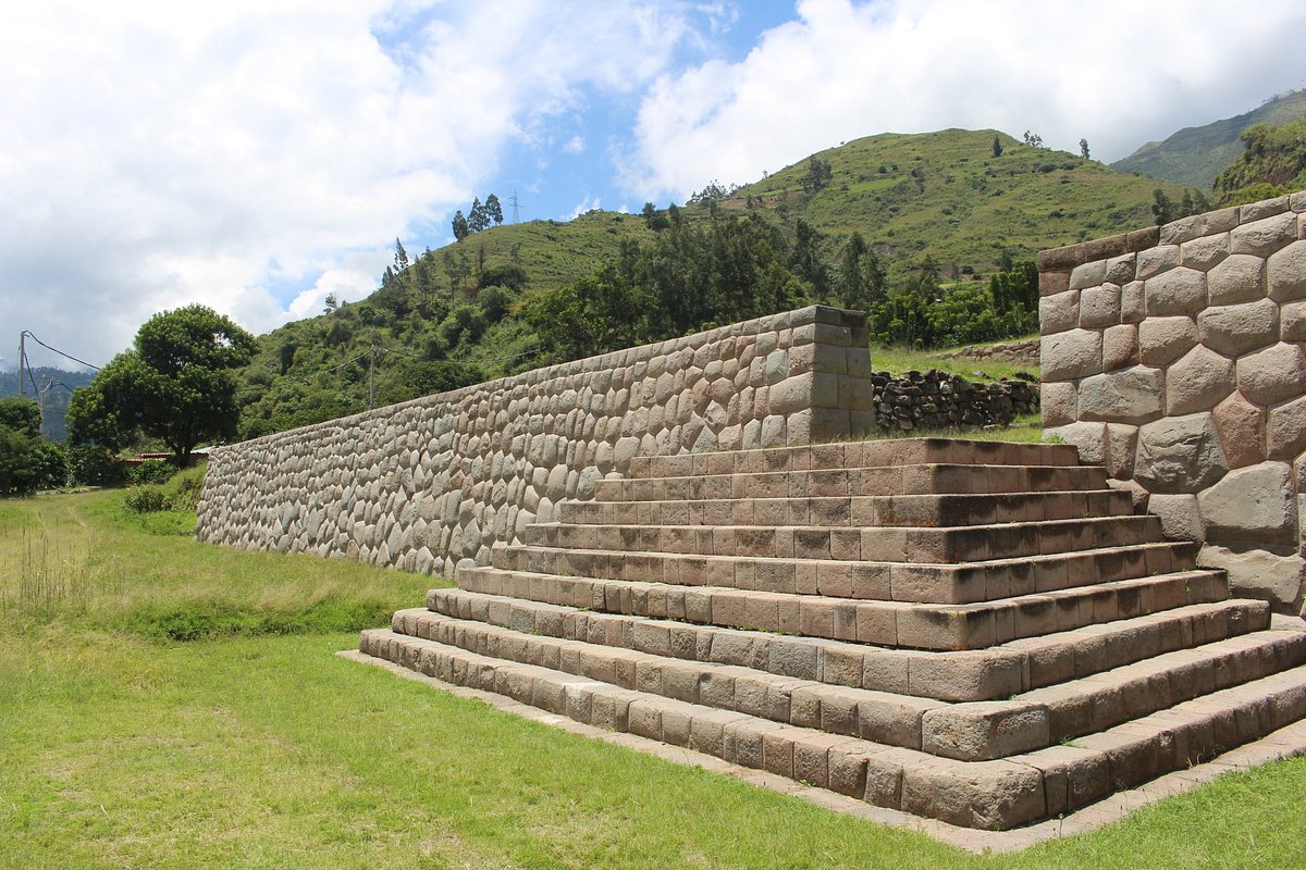Polygonal walls of Tarawasi in Limatambo