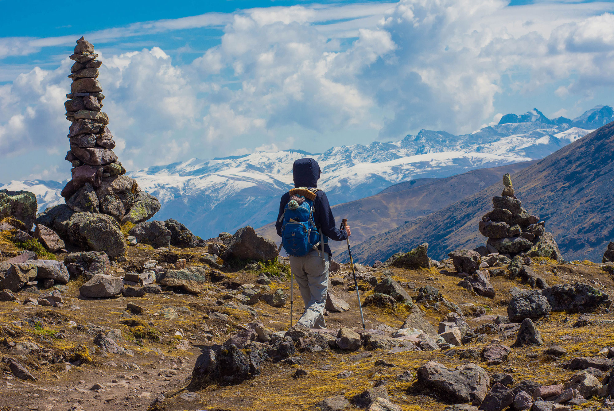 Trekkers en ruta hacia la Montaña de 7 Colores
